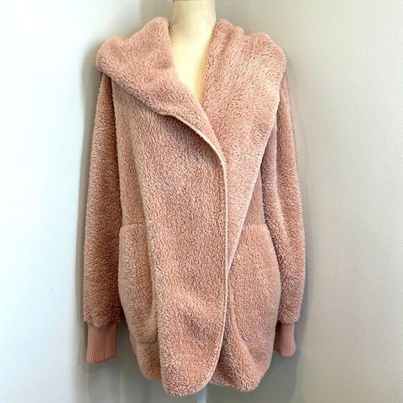Hem & Thread oversized sherpa in Blush Pink - Picture 1 of 3